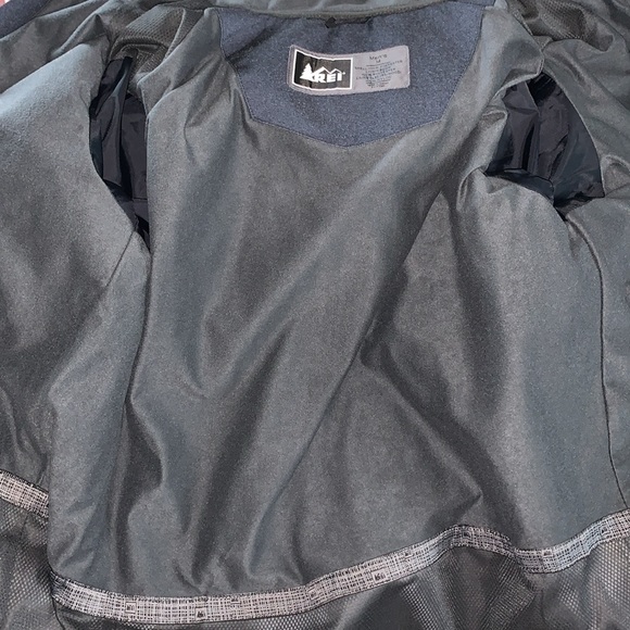 REI Co-Op Men's winter jacket durable outdoors - Picture 9 of 10